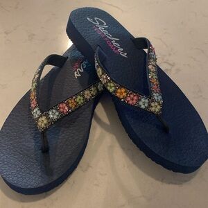 Womens Skechers yoga flip flops